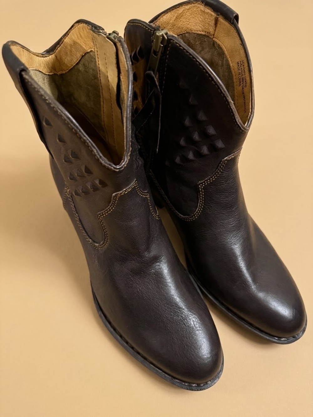 NWOT BORN Dark Brown Leather Western Studded Ankle Booties Size 10